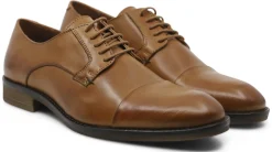 Lace-up shoes
