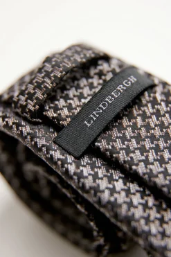 Tie